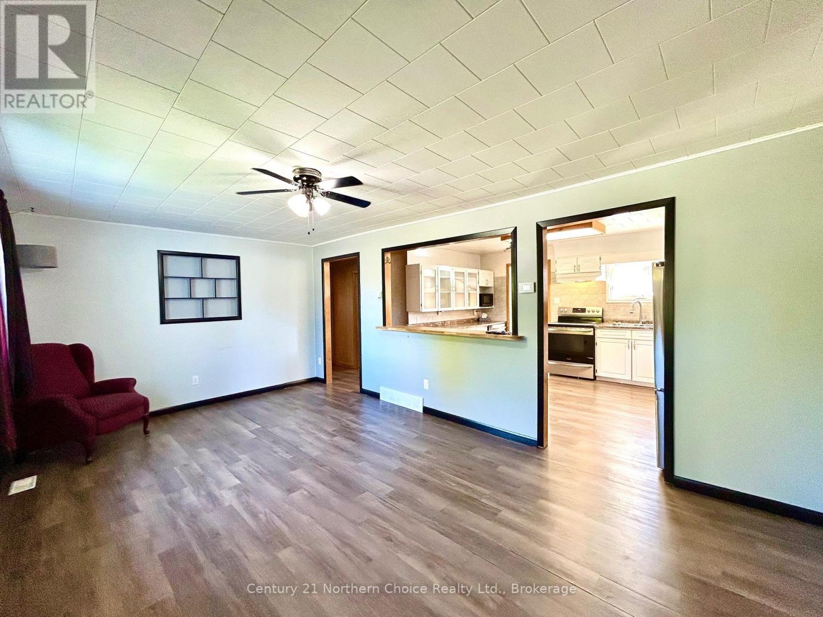 1021 Third Street E Property Photo 11