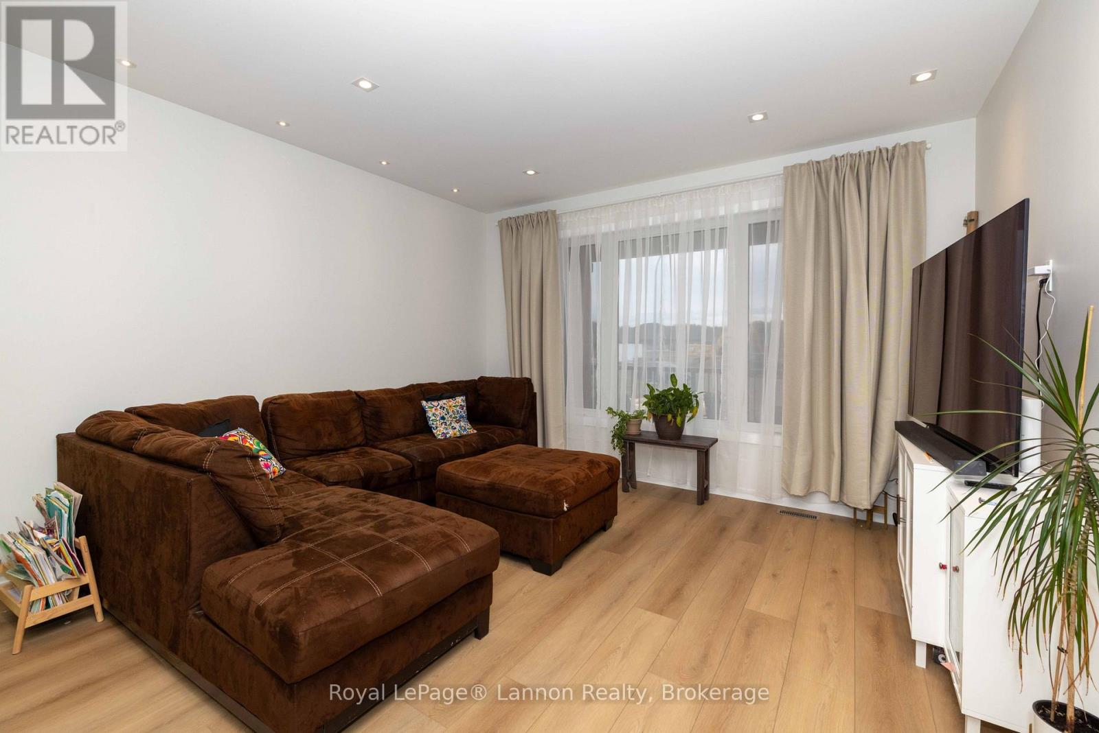 721 Topaz Place Property Photo 10
