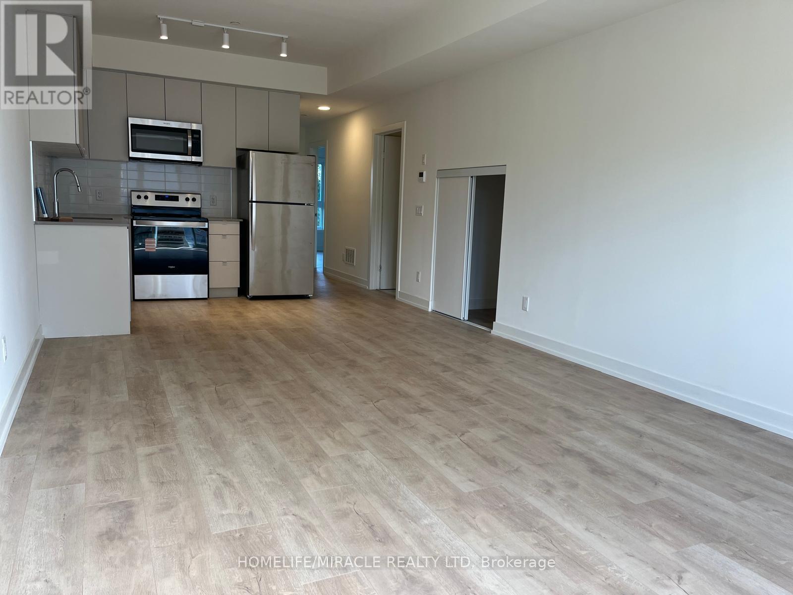 209b - 16 Melbourne Avenue Property Photo 3