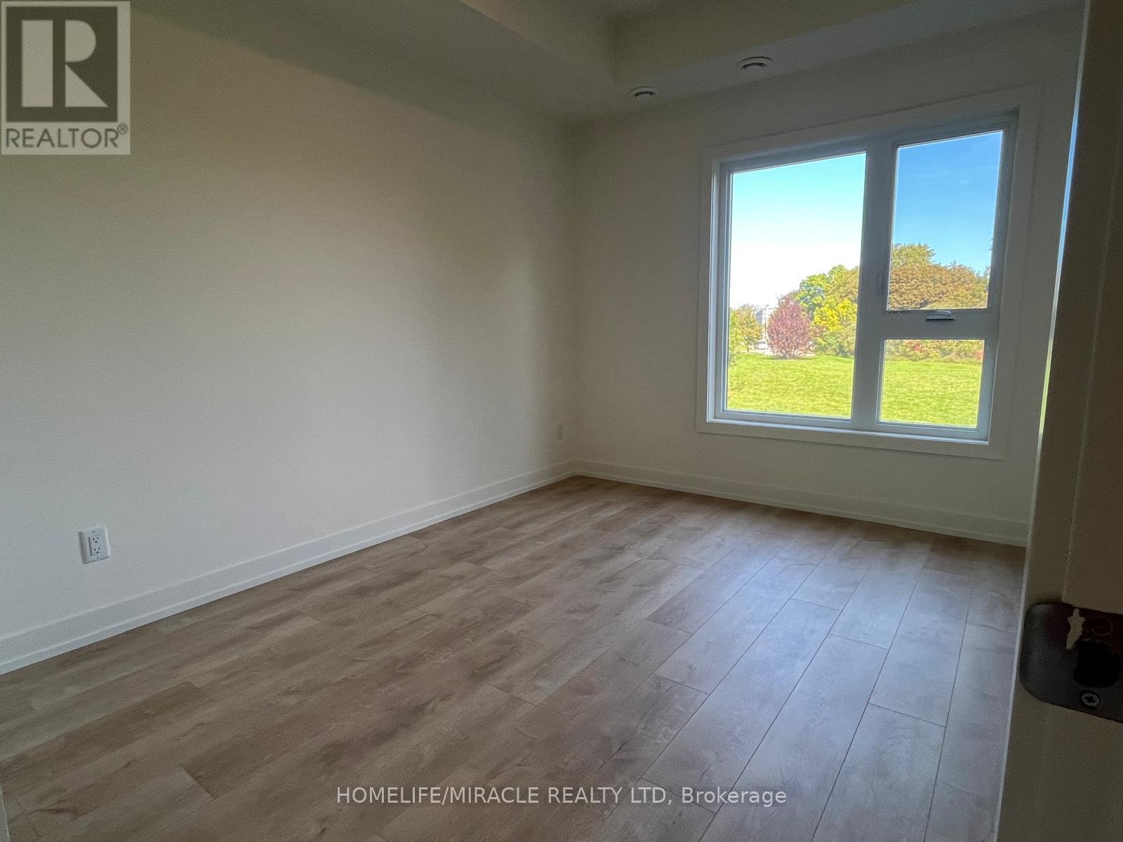 209b - 16 Melbourne Avenue Property Photo 4