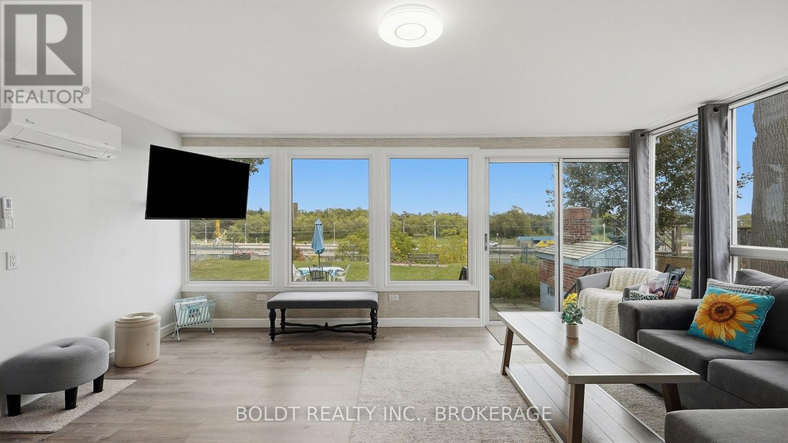 28 Chapel Street S Property Photo 3