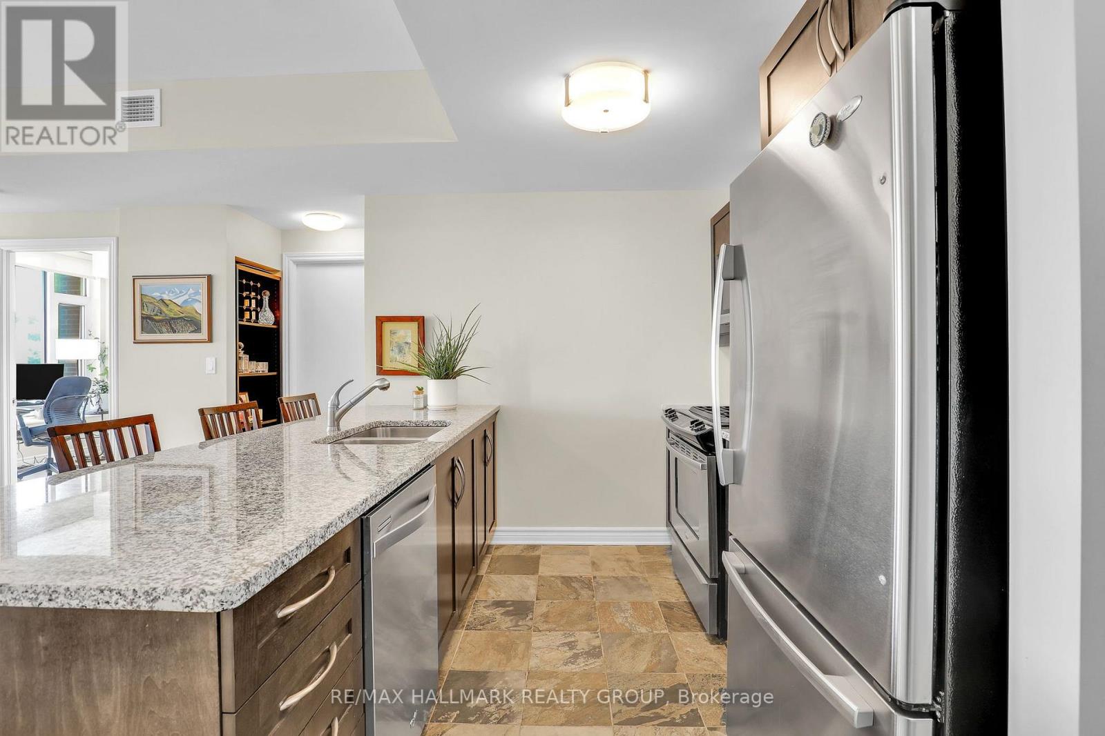 411 - 575 Byron Avenue Property Photo 5