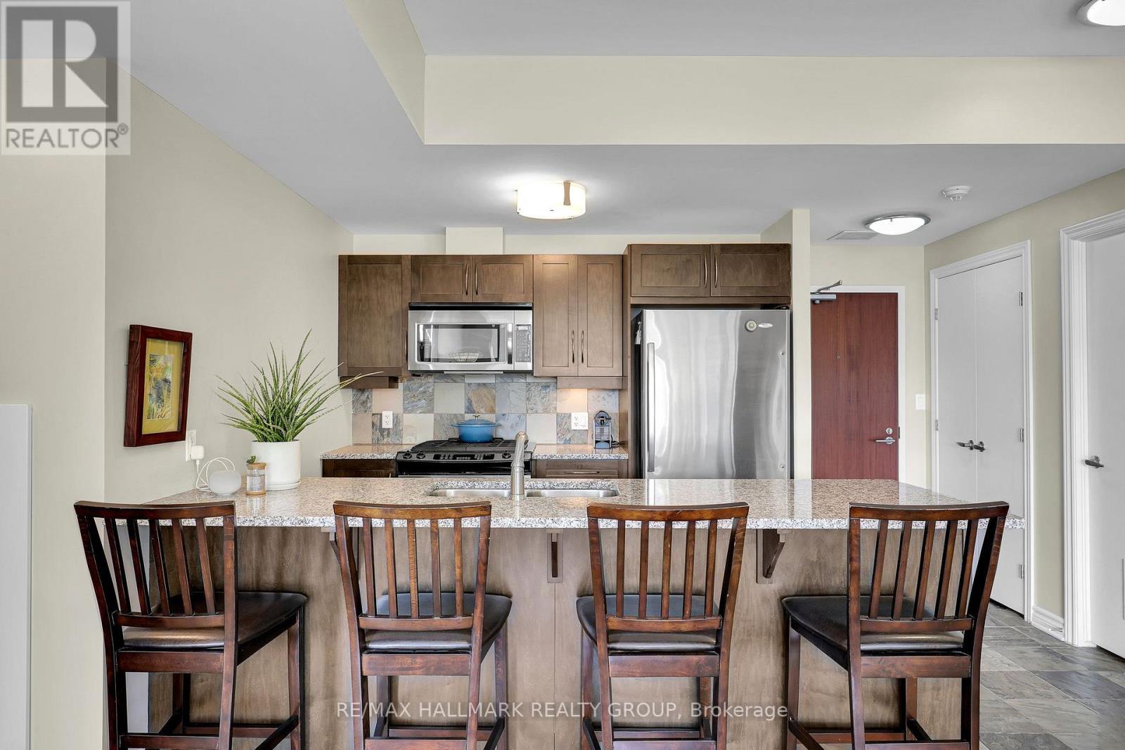 411 - 575 Byron Avenue Property Photo 6