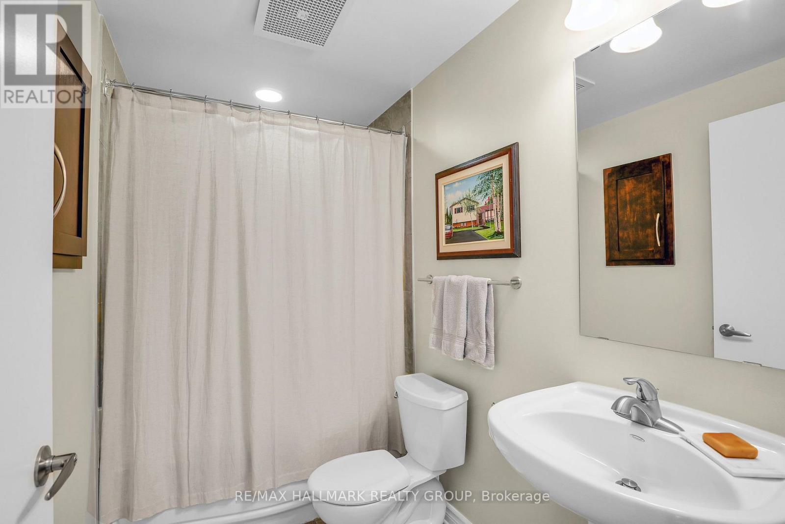 411 - 575 Byron Avenue Property Photo 12