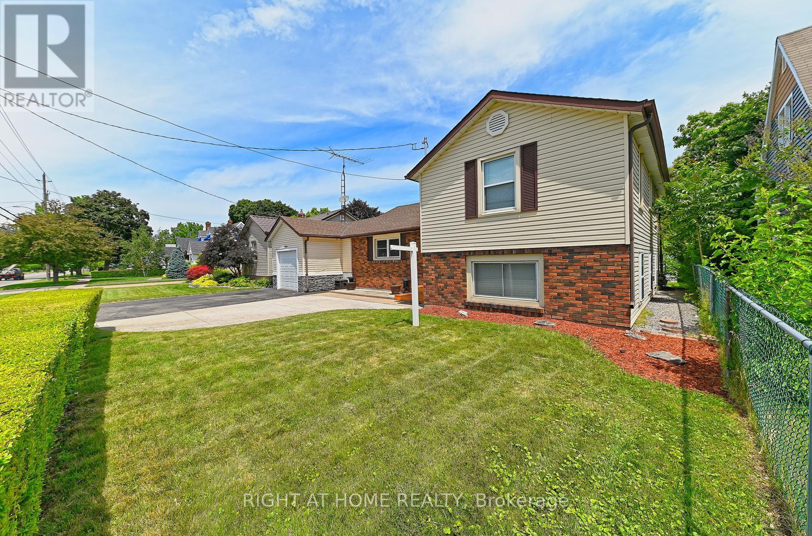 446 Geneva Street Property Photo 3