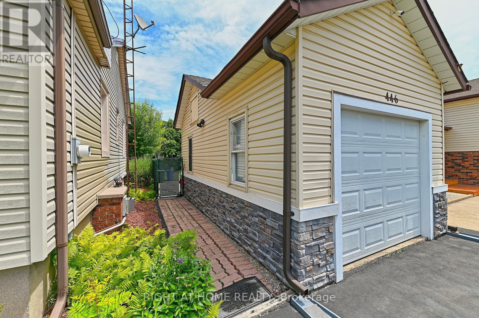 446 Geneva Street Property Photo 5