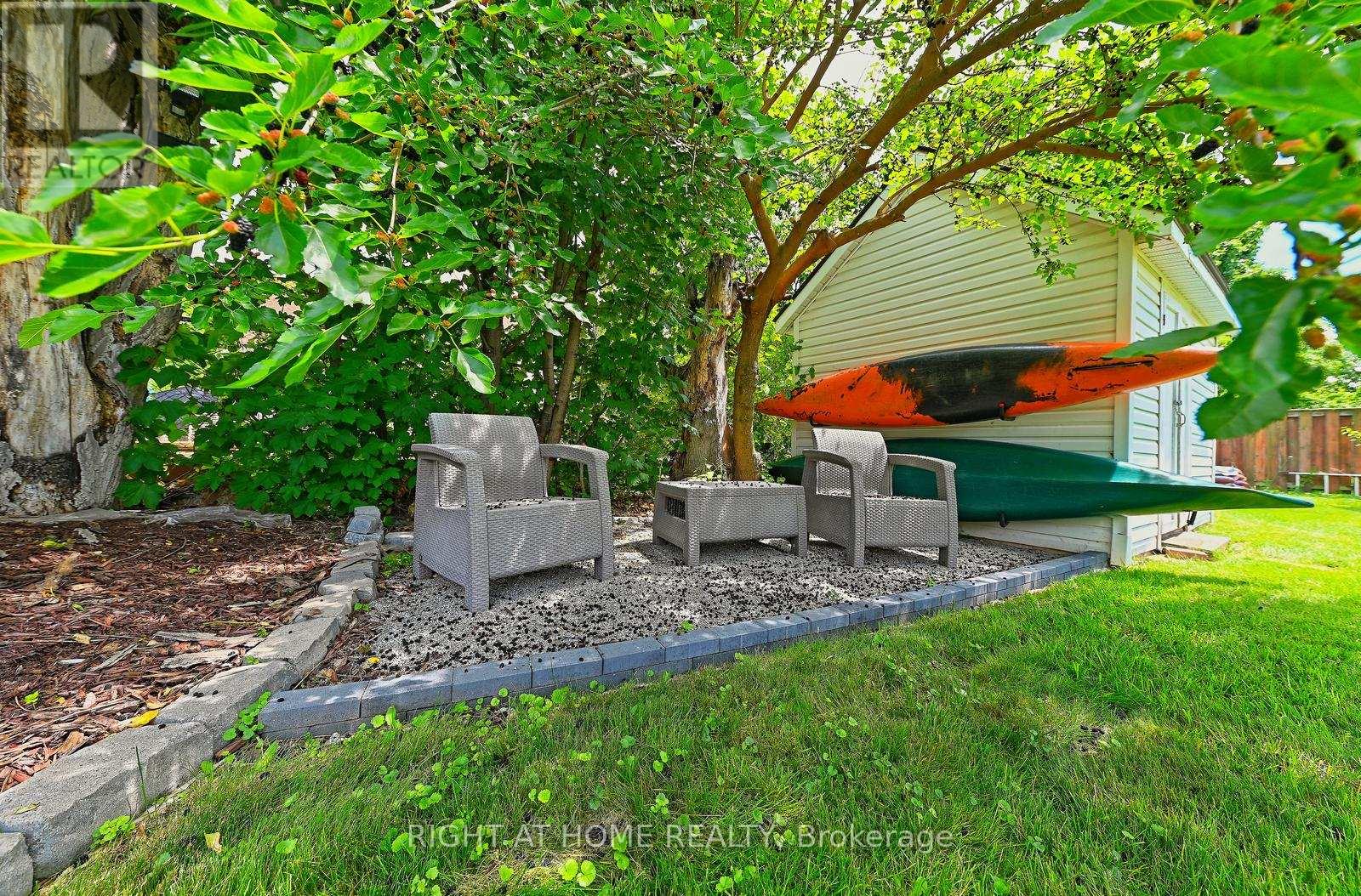 446 Geneva Street Property Photo 8