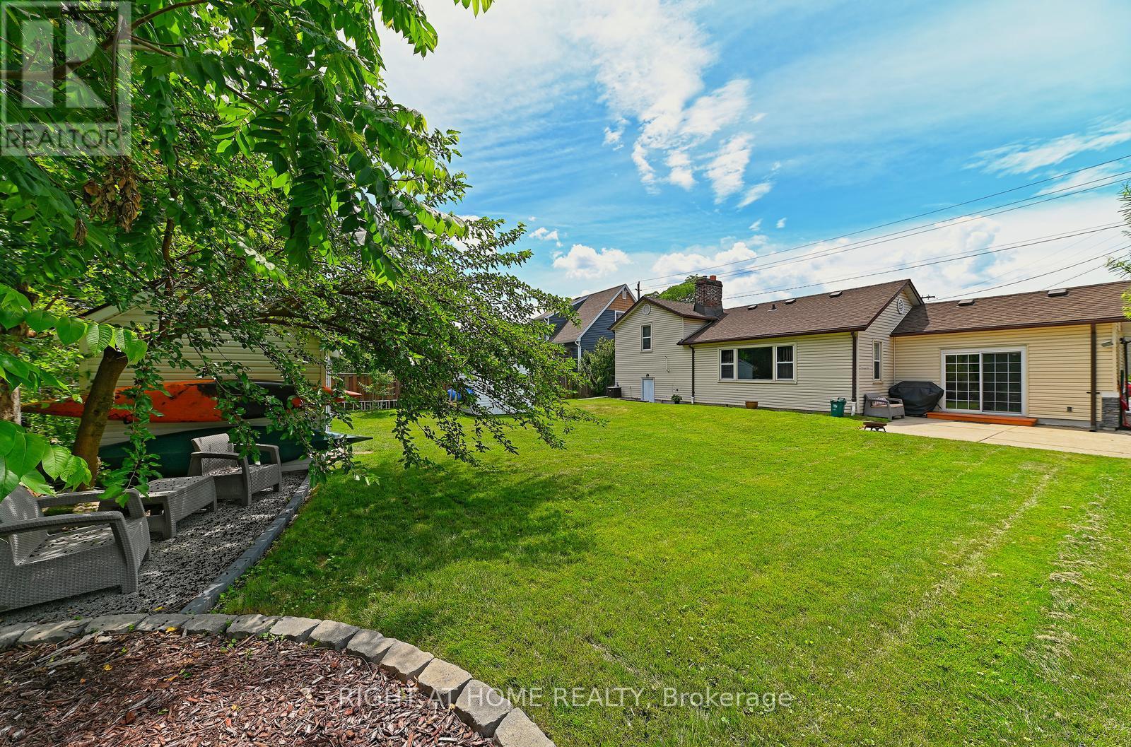 446 Geneva Street Property Photo 9