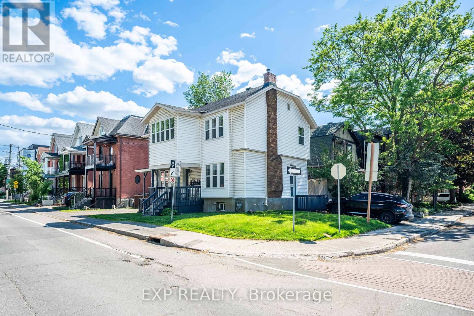 514 Lyon Street N Property Photo 4