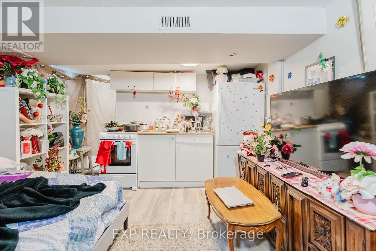 514 Lyon Street N Property Photo 11