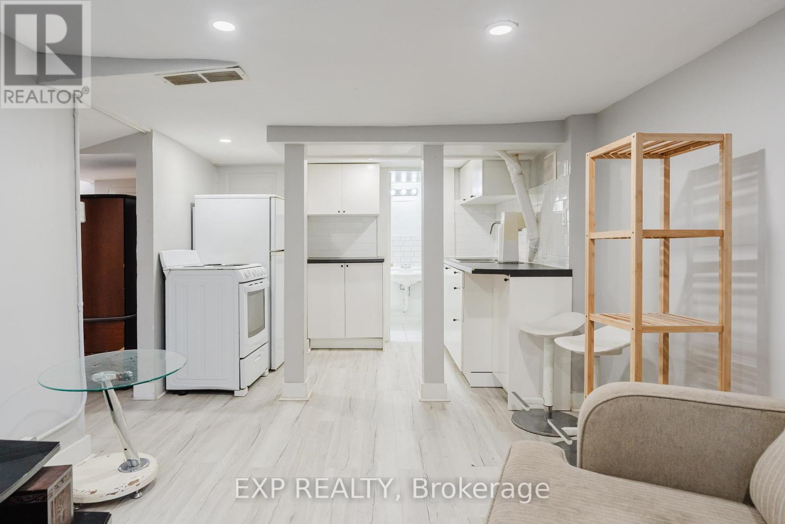 514 Lyon Street N Property Photo 16