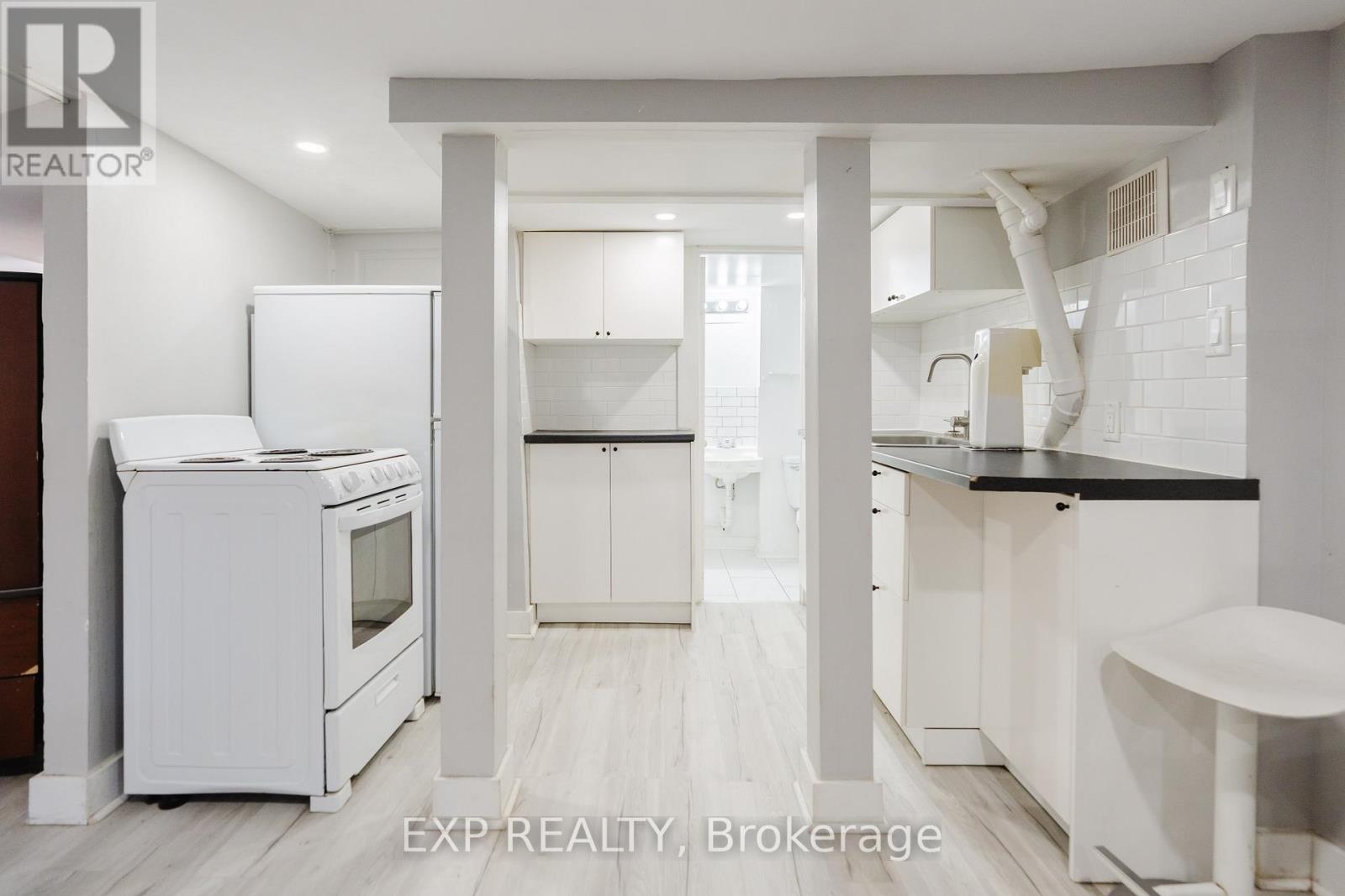 514 Lyon Street N Property Photo 17