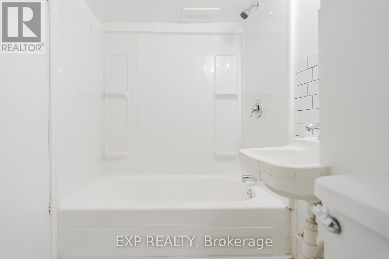 514 Lyon Street N Property Photo 21