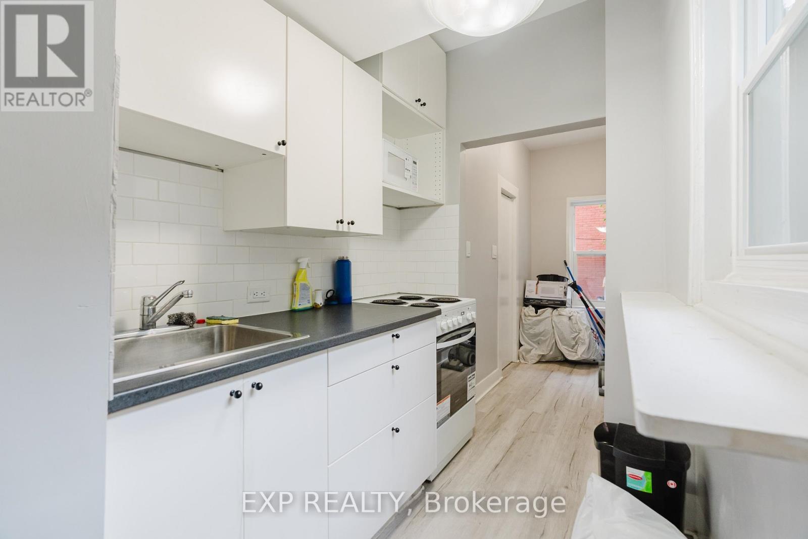 514 Lyon Street N Property Photo 32