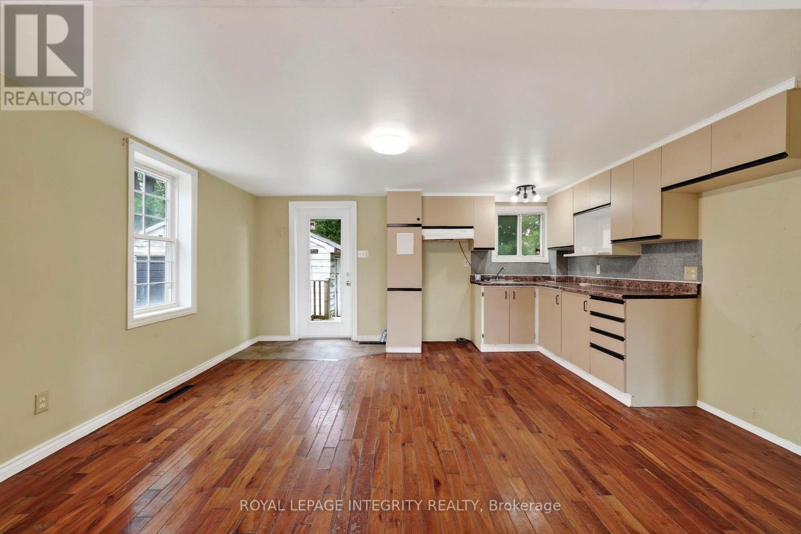 836 Marlborough Street N Property Photo 6