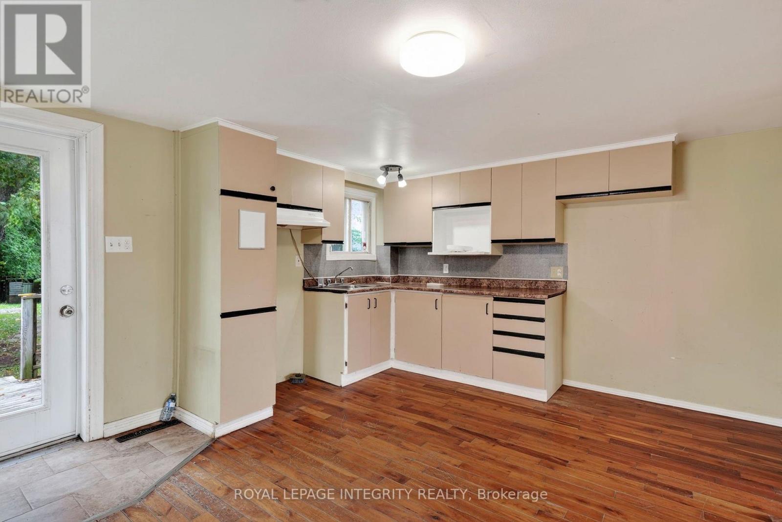 836 Marlborough Street N Property Photo 7