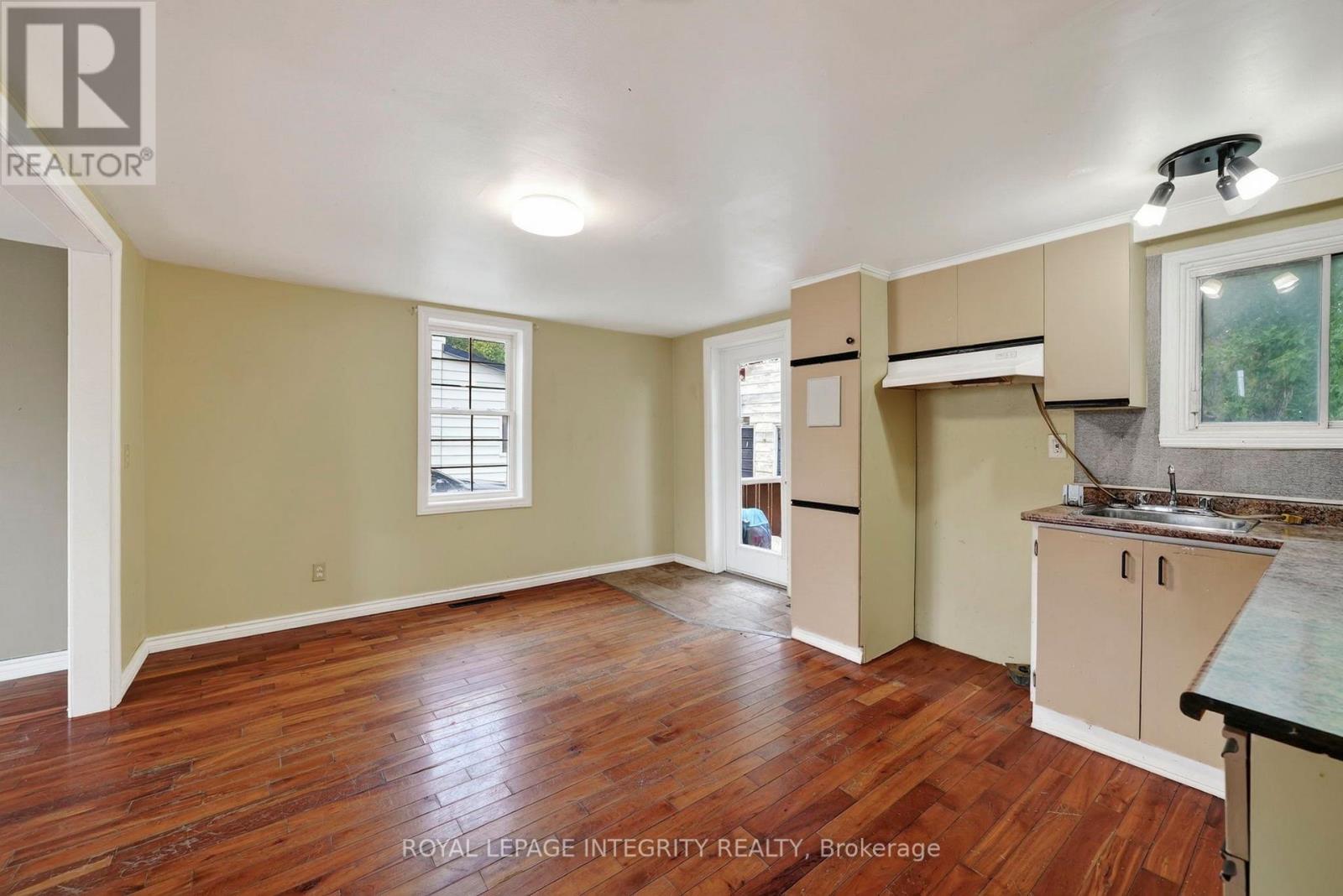 836 Marlborough Street N Property Photo 10