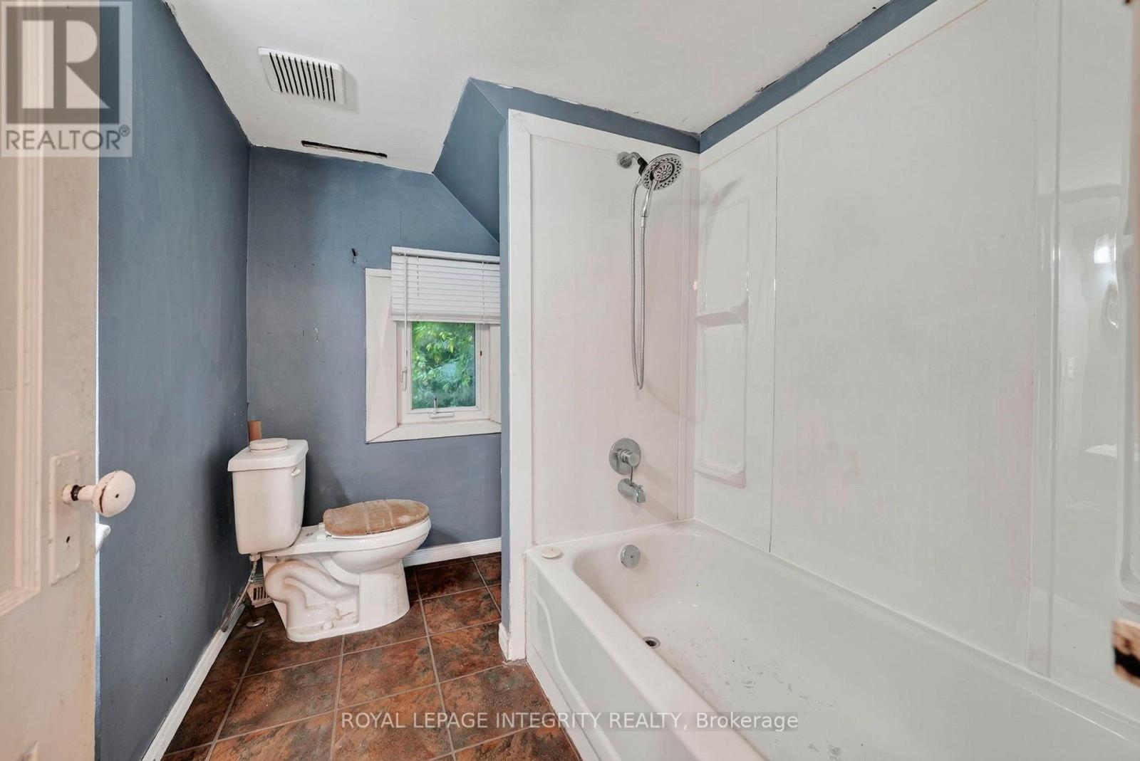 836 Marlborough Street N Property Photo 14