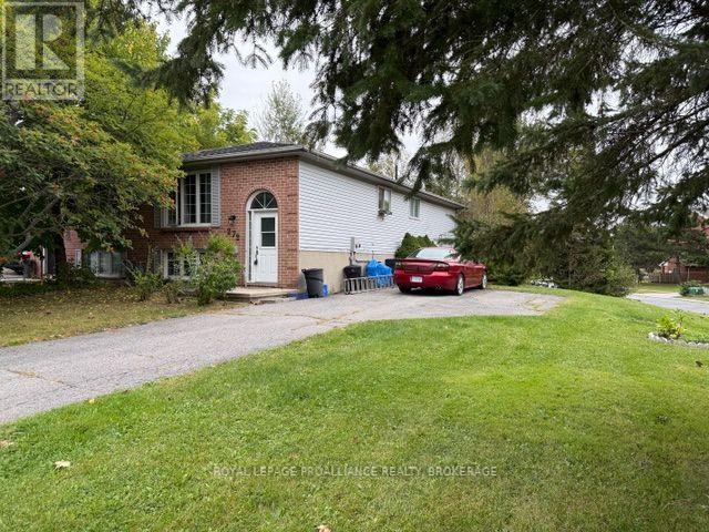 272 Owens Crescent Property Photo 2