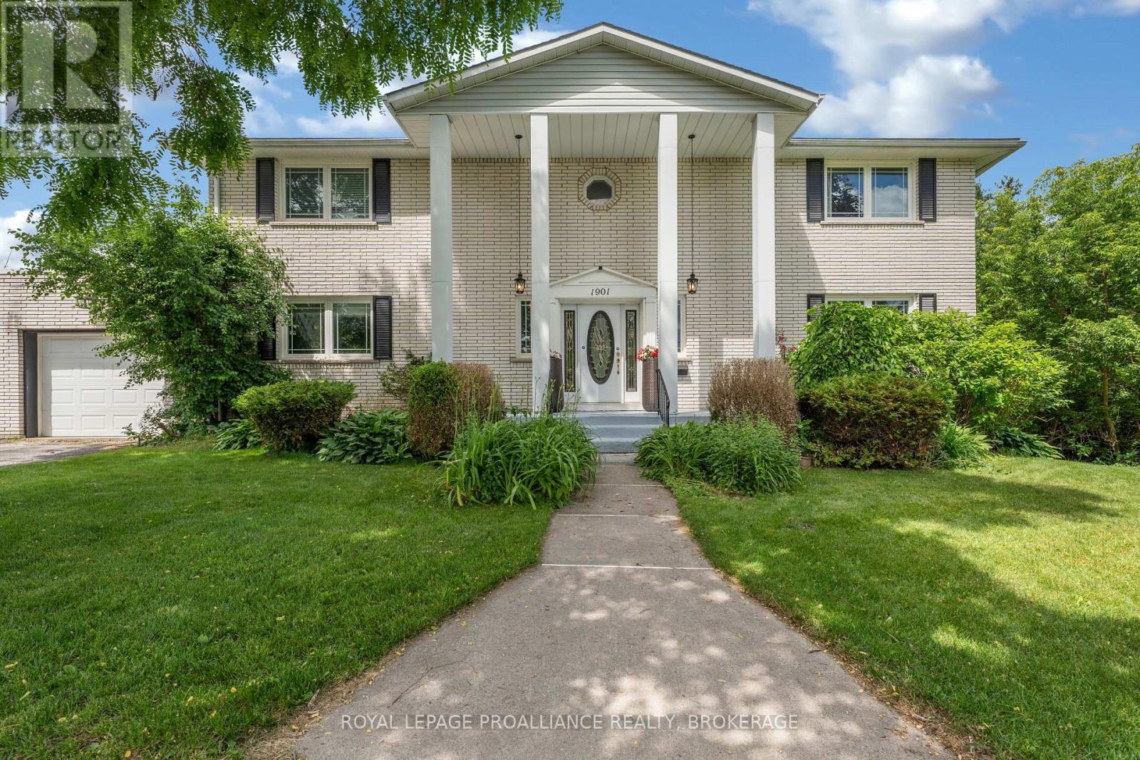1901 SYDENHAM ROAD Property Photo 1