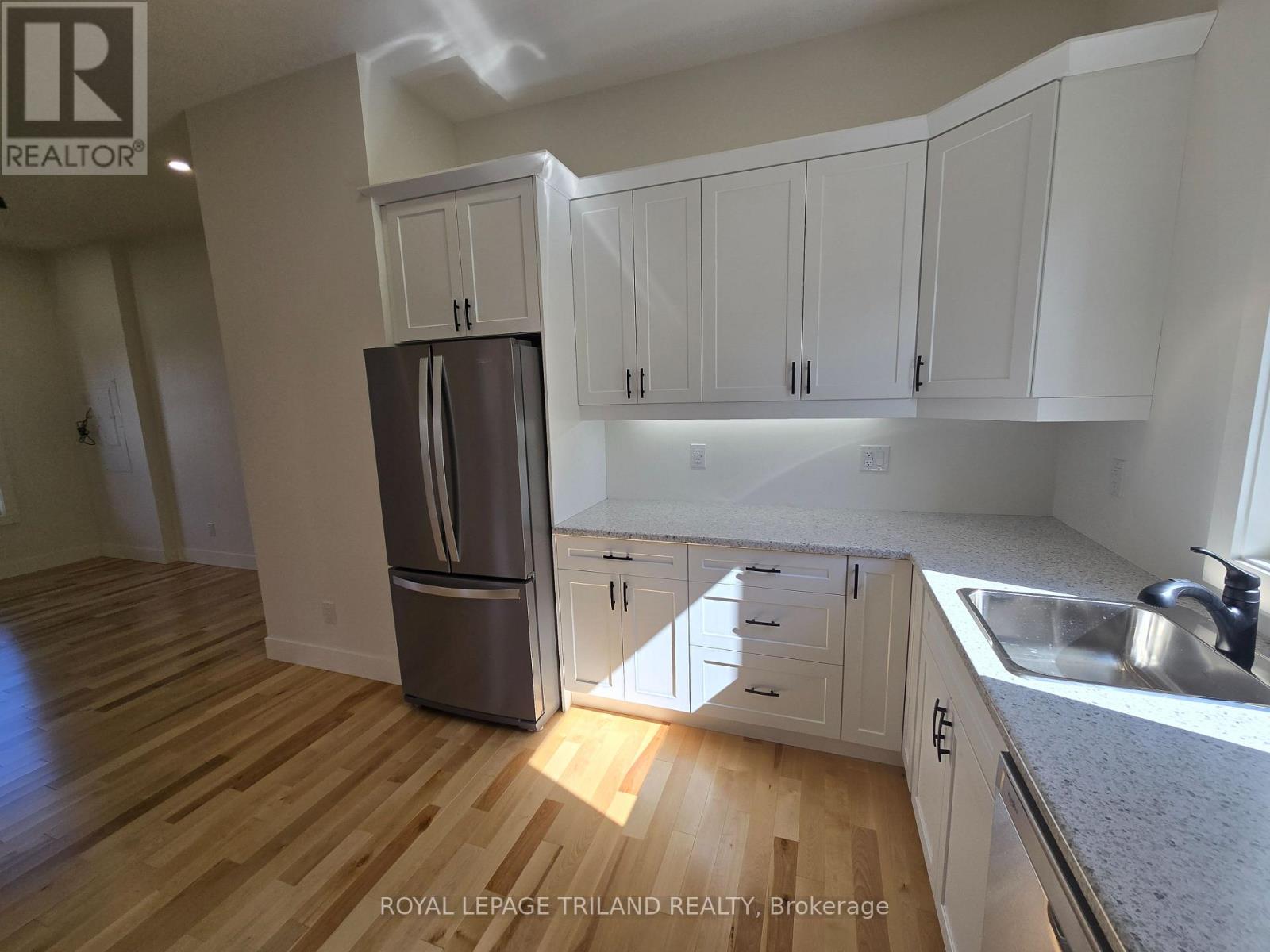 1 - 245 Ross Street Property Photo 11