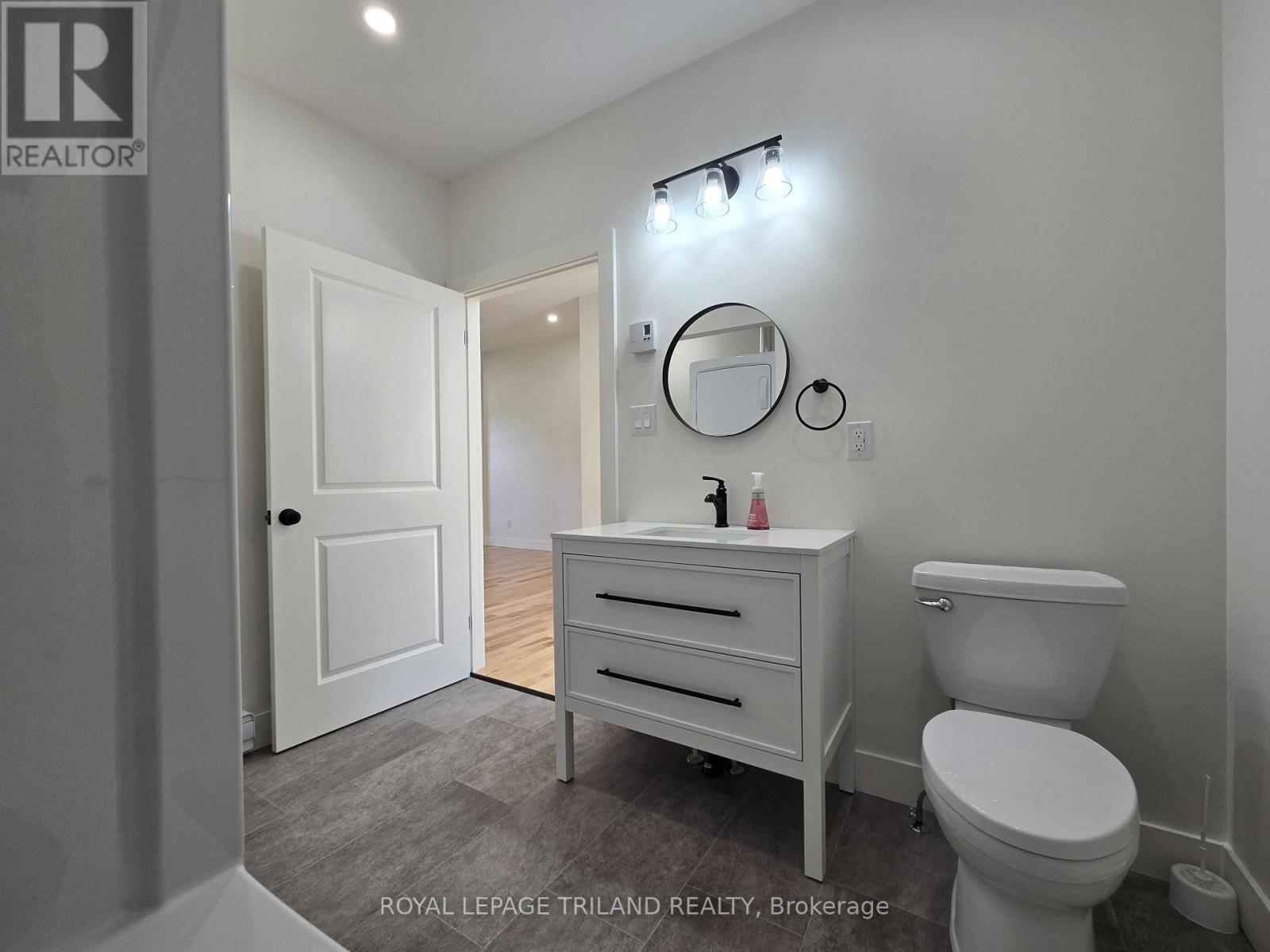 1 - 245 Ross Street Property Photo 16