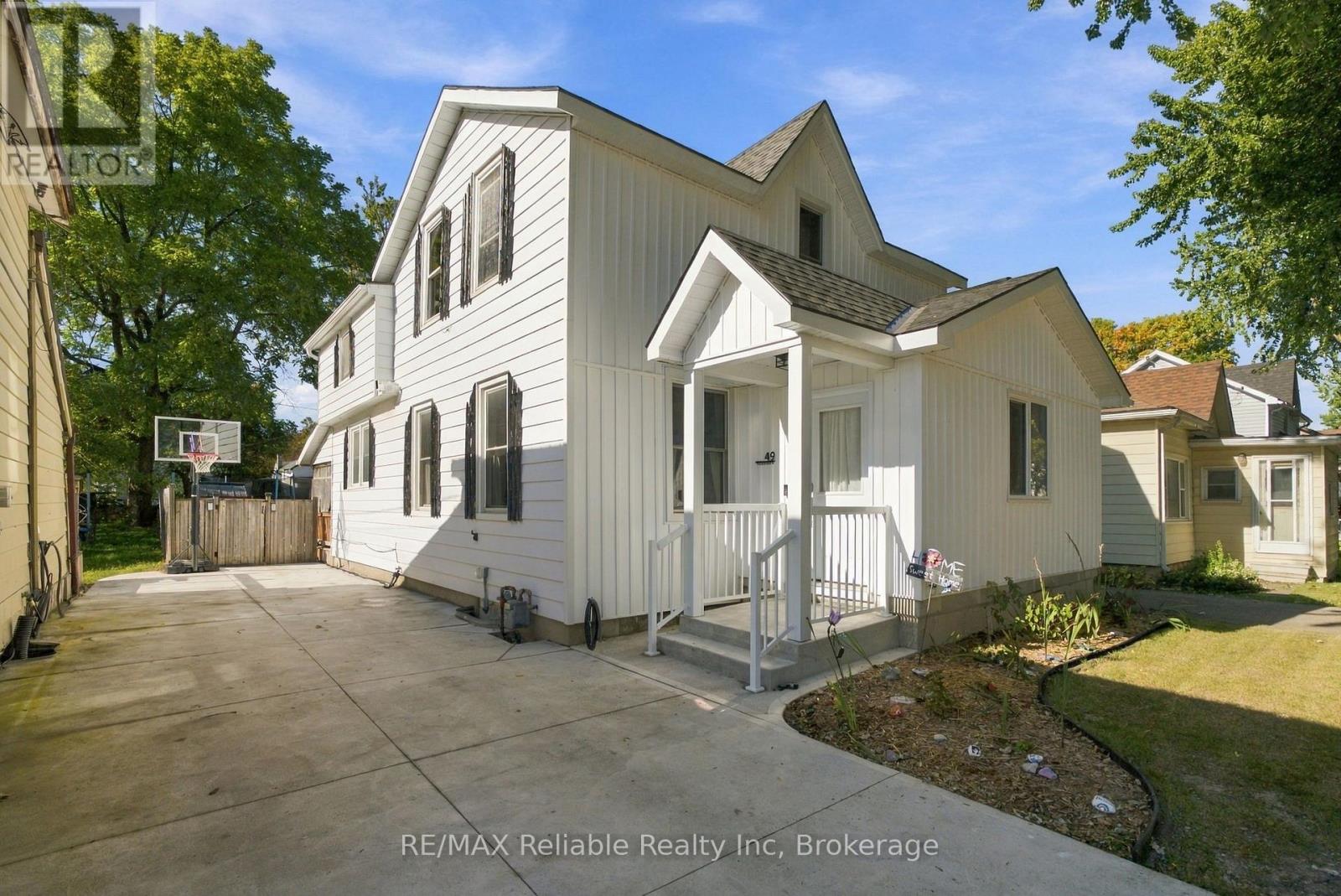 49 Main Street N Property Photo 2