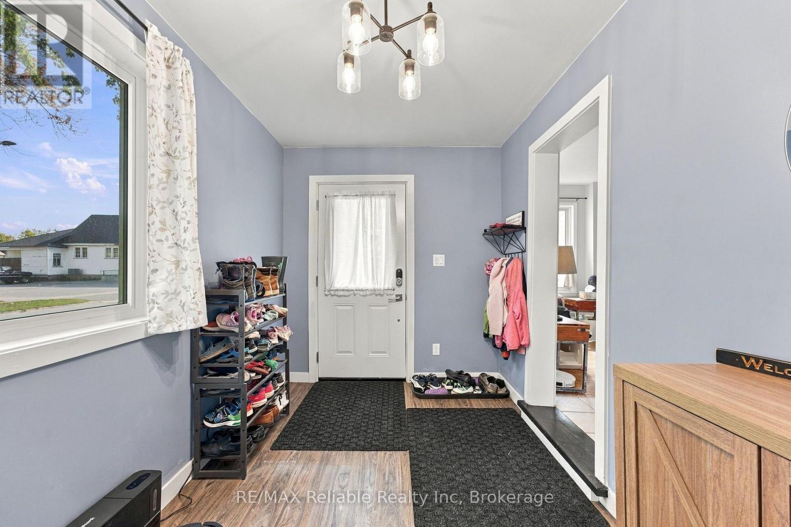 49 Main Street N Property Photo 7