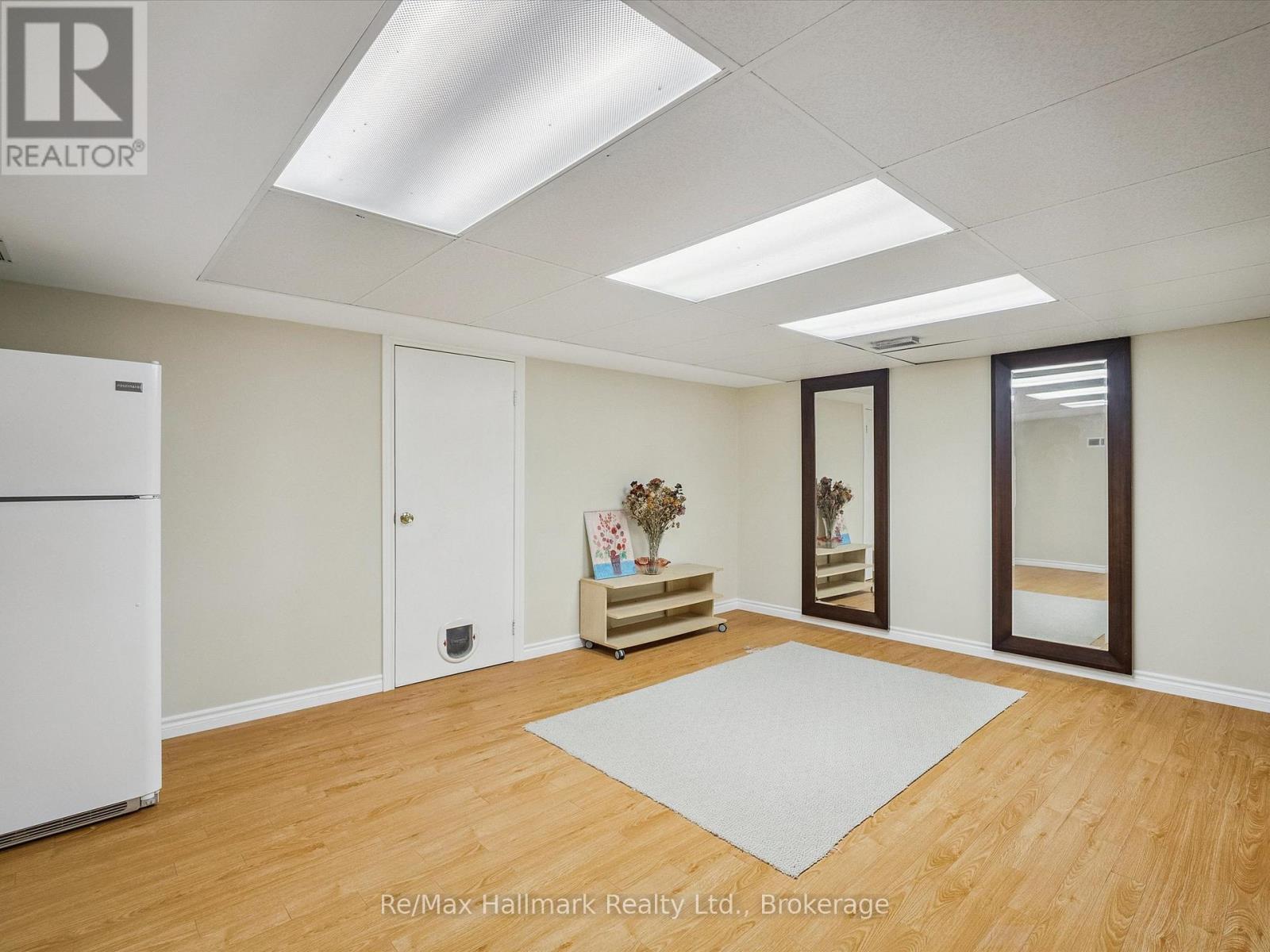 232 Eighth Road E Property Photo 34