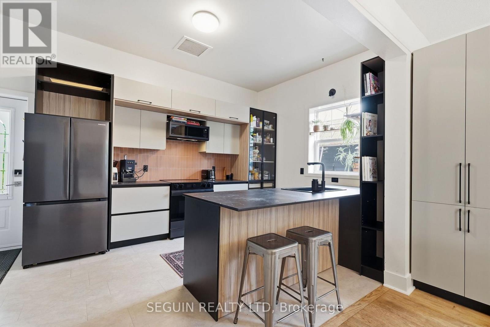 31 John Street Property Photo 14