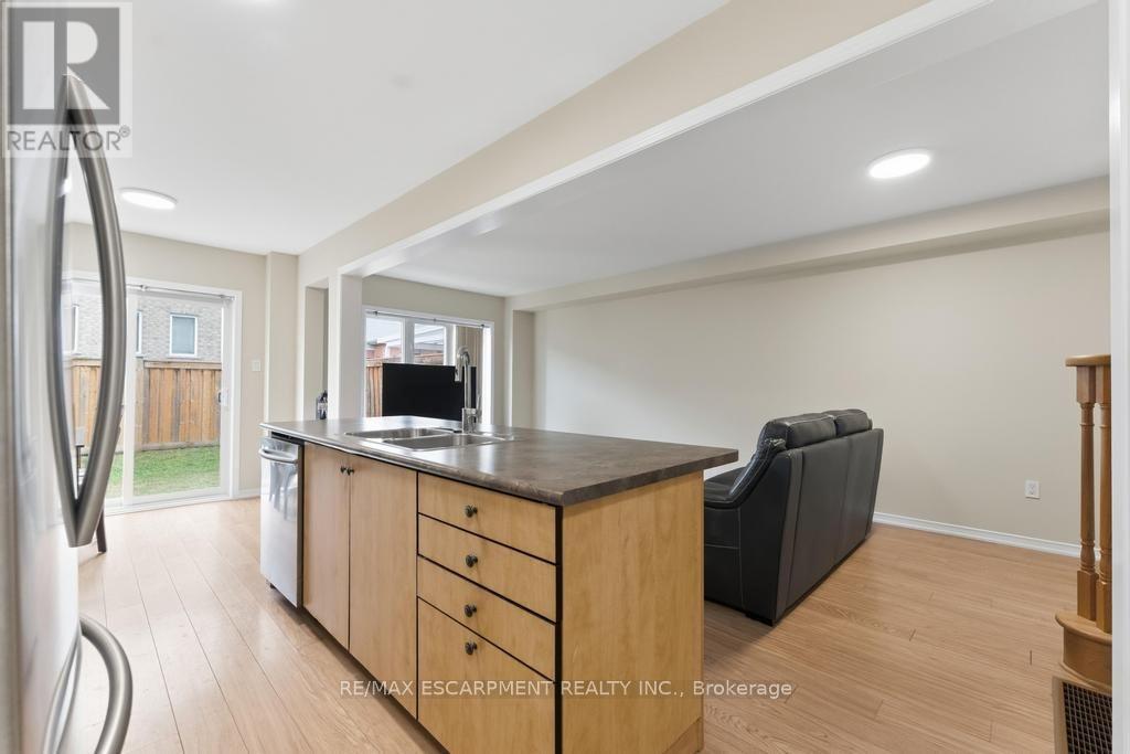 173 Whitwell Way Property Photo 3