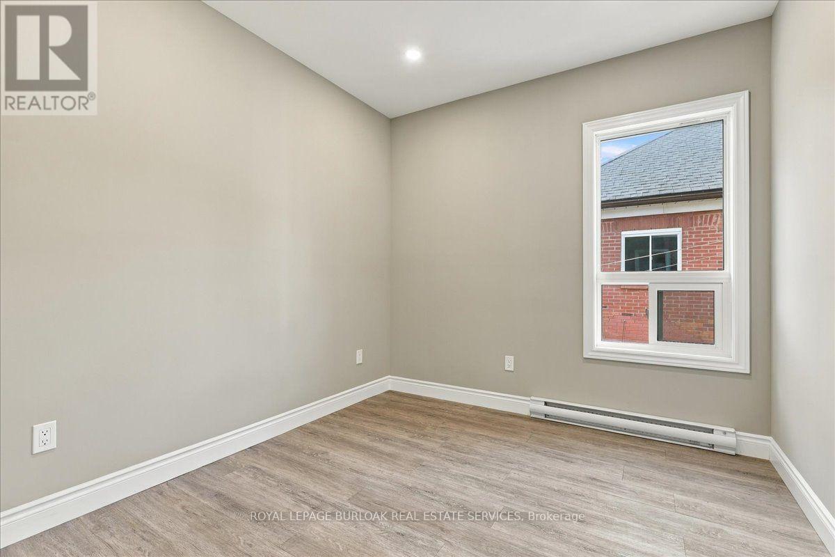 Upper - 17 Eby Street S Property Photo 8