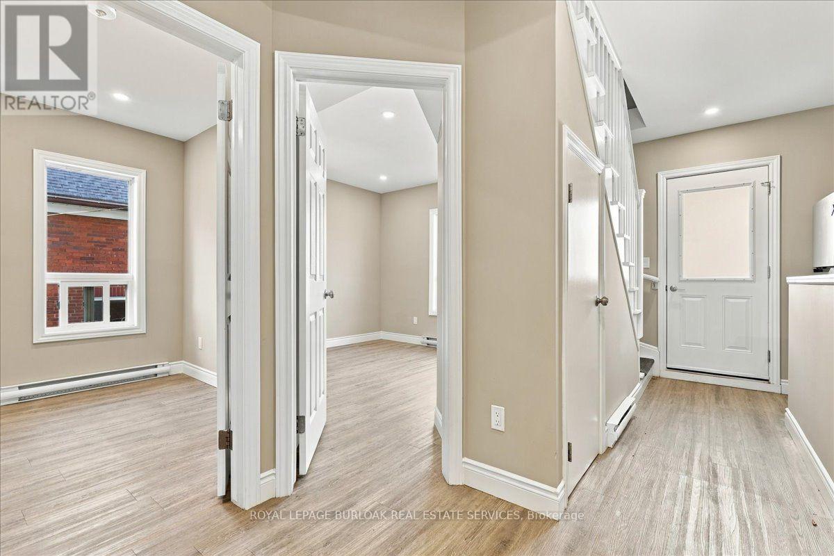 Upper - 17 Eby Street S Property Photo 10