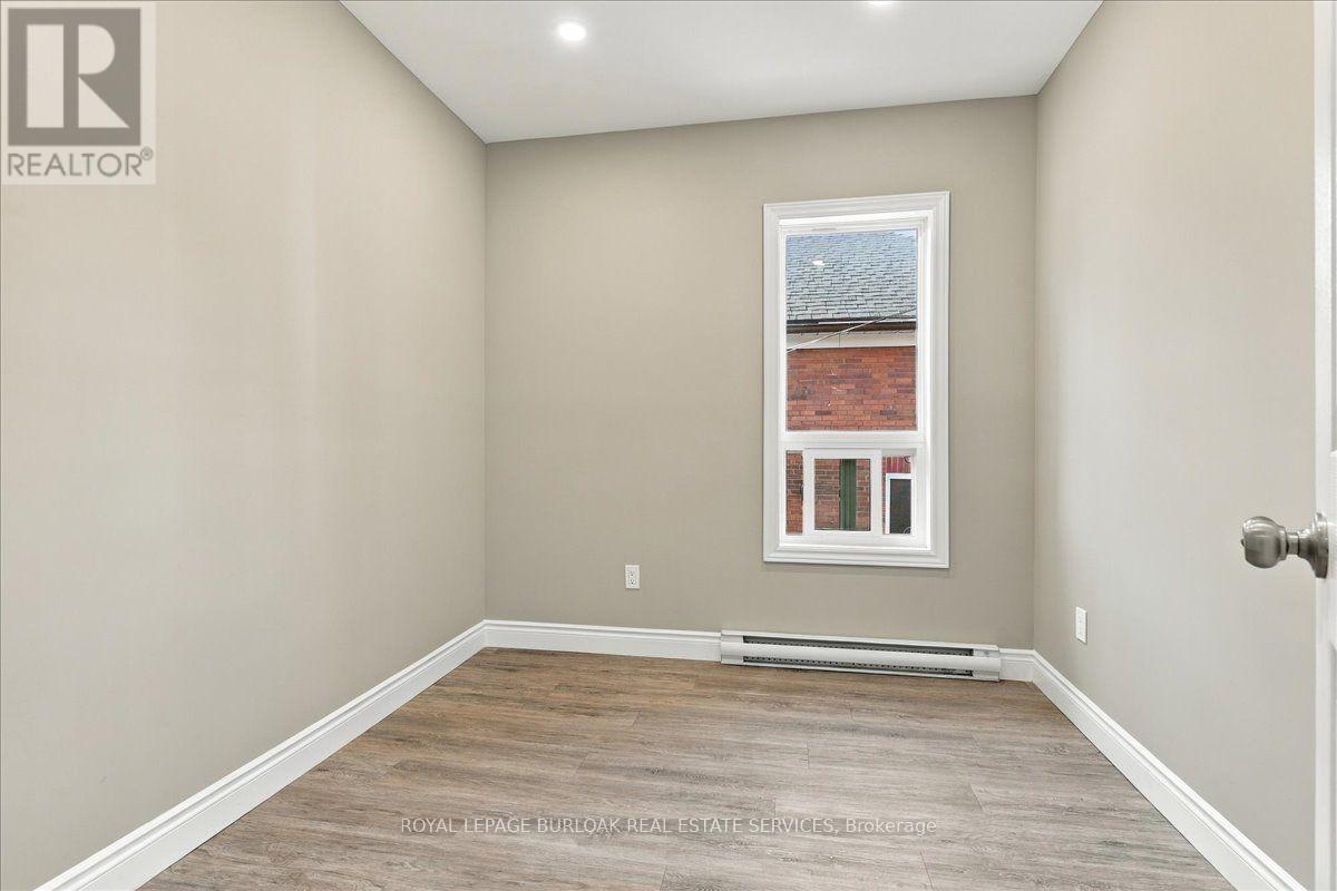 Upper - 17 Eby Street S Property Photo 11