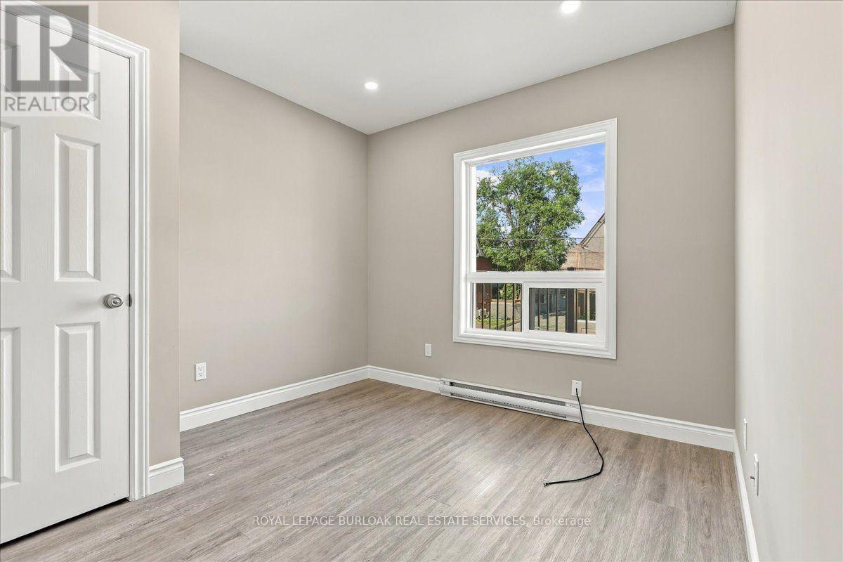 Upper - 17 Eby Street S Property Photo 12