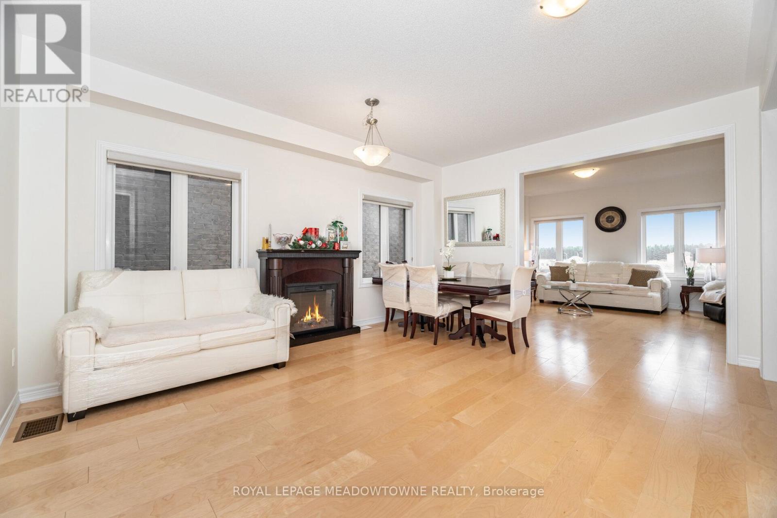 301 Ridley Crescent Property Photo 2