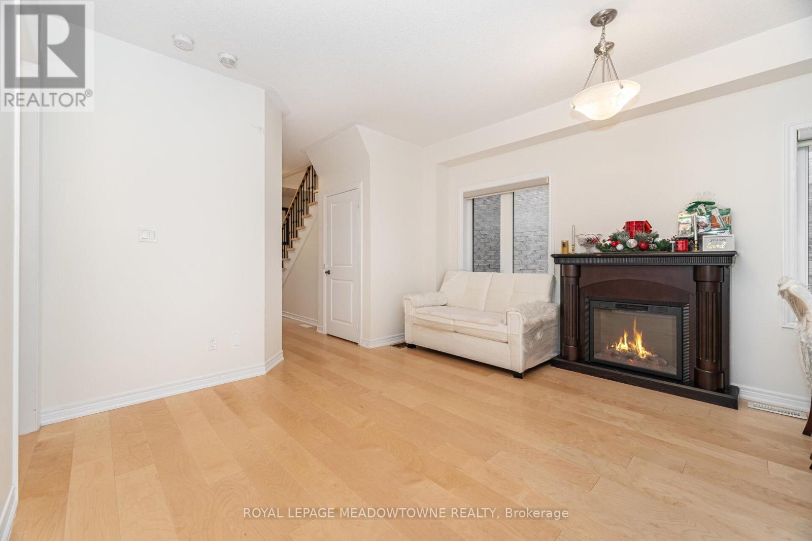 301 Ridley Crescent Property Photo 3