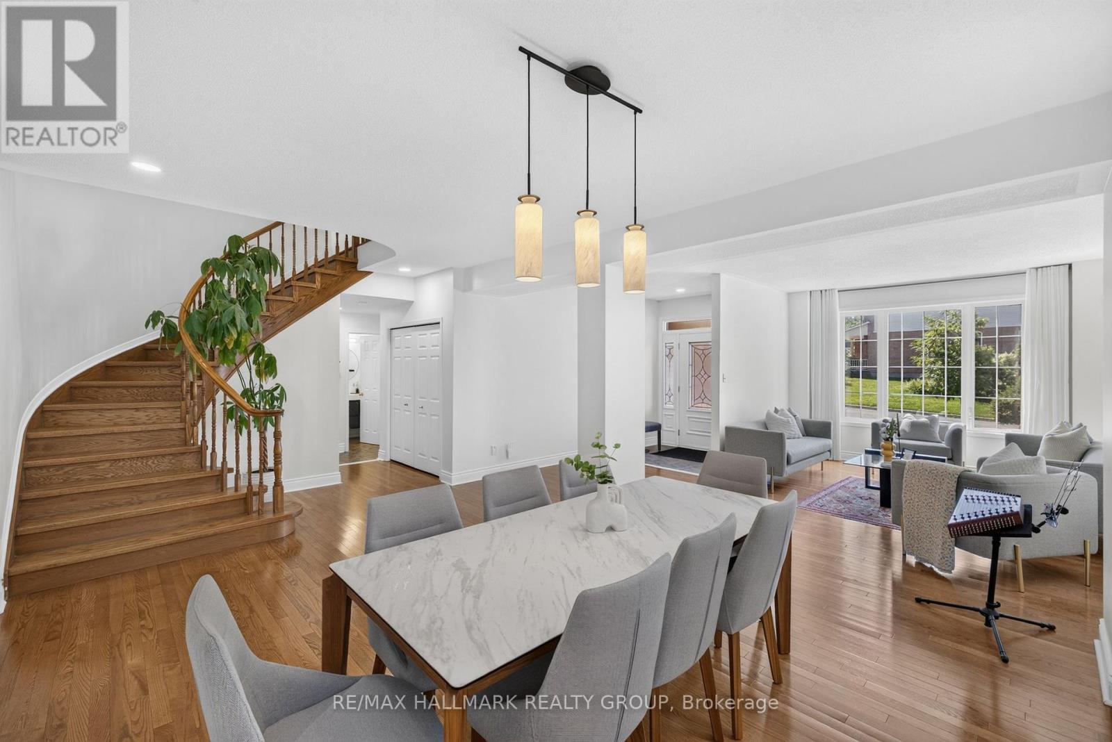 42 Glenrill Place S Property Photo 3