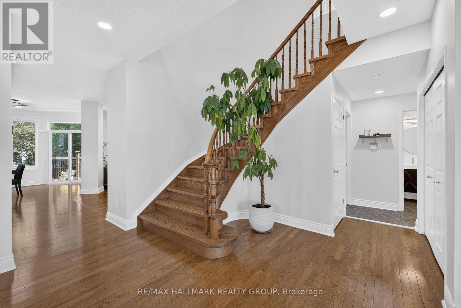 42 Glenrill Place S Property Photo 8
