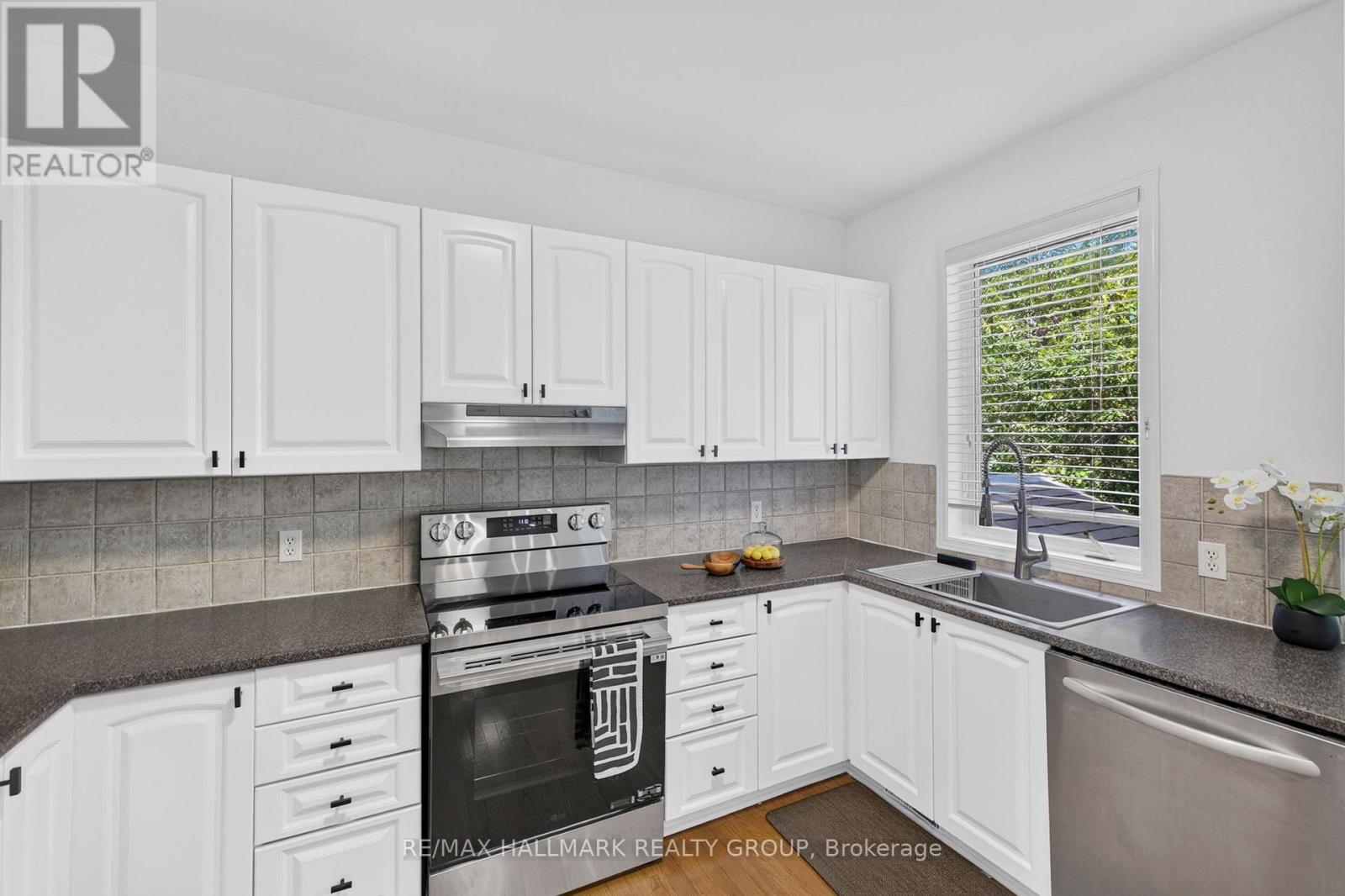 42 Glenrill Place S Property Photo 12
