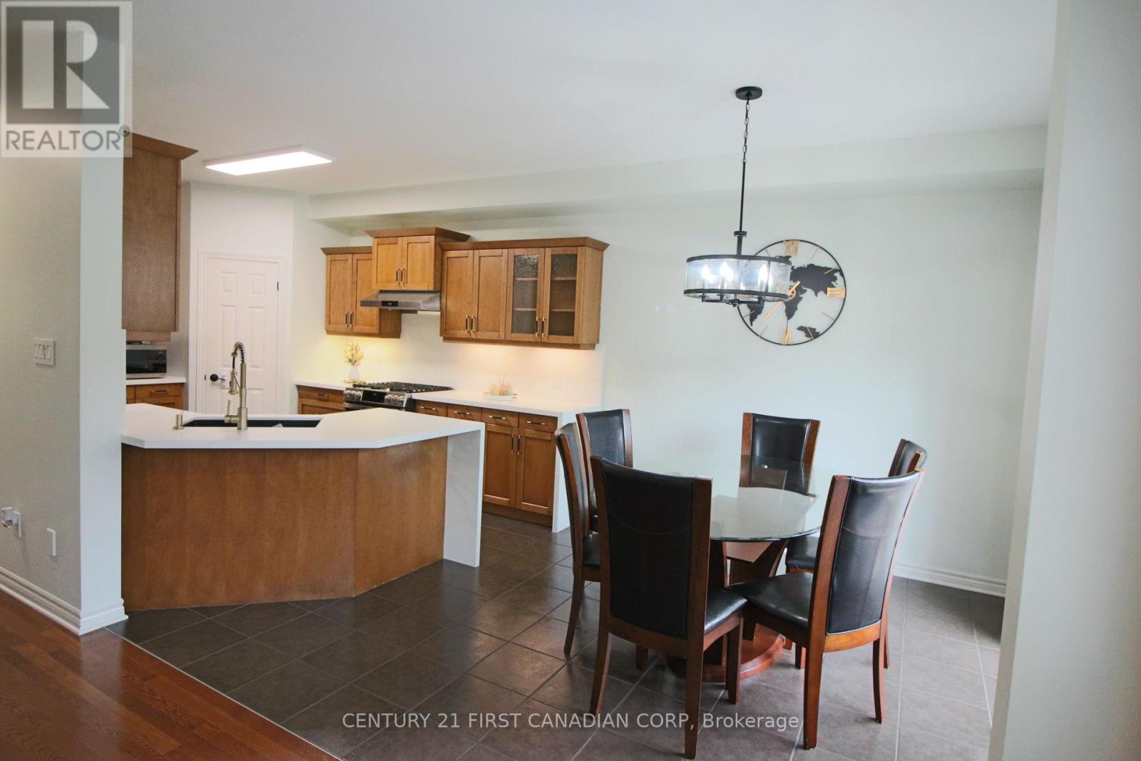 6 - 458 Blue Jay Drive Property Photo 5