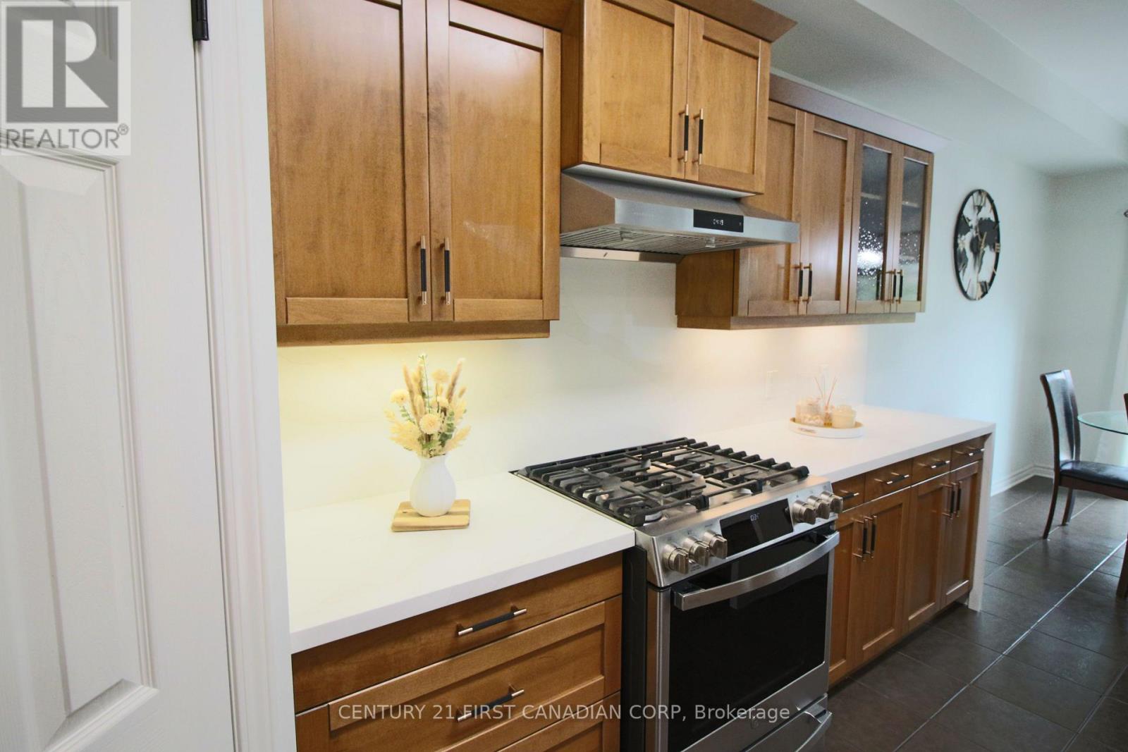 6 - 458 Blue Jay Drive Property Photo 6