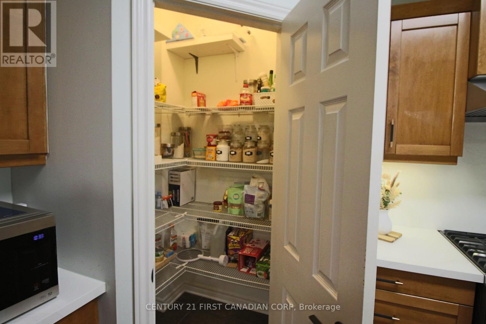 6 - 458 Blue Jay Drive Property Photo 7