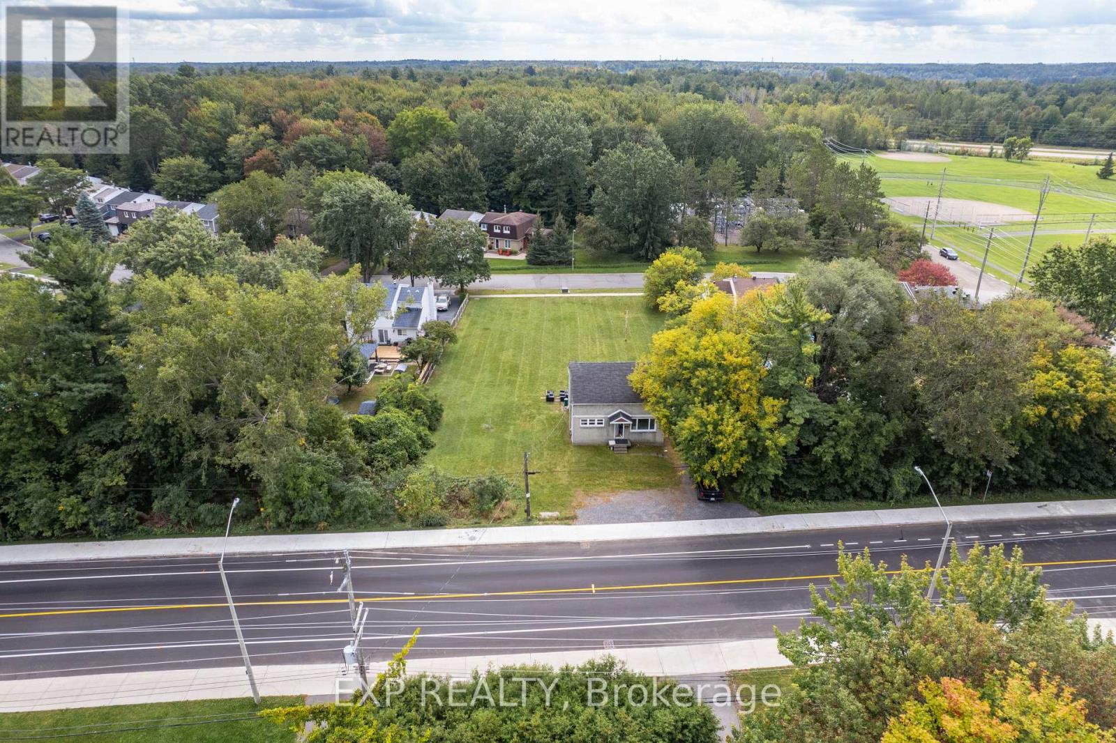 2446 Innes Road Property Photo 3