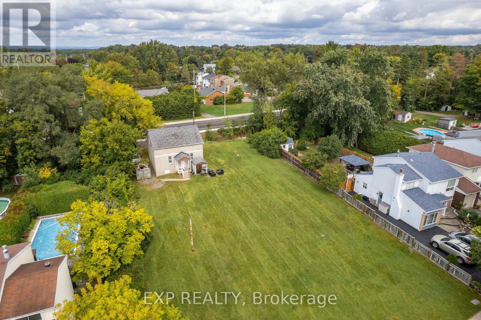 2446 Innes Road Property Photo 4