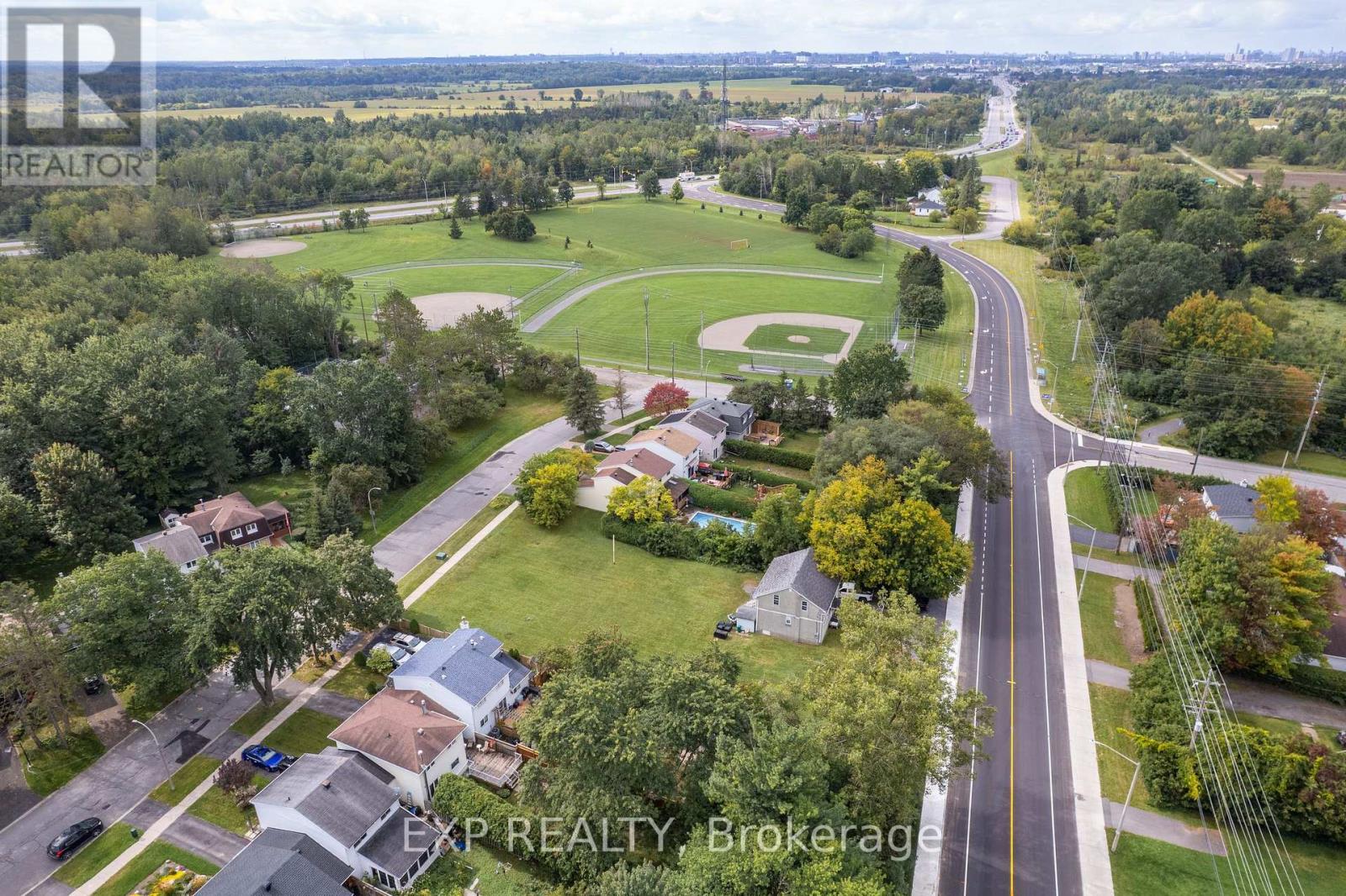 2446 Innes Road Property Photo 10