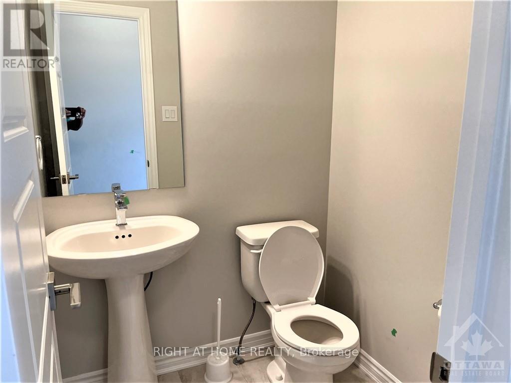 681 Allied Mews Property Photo 3