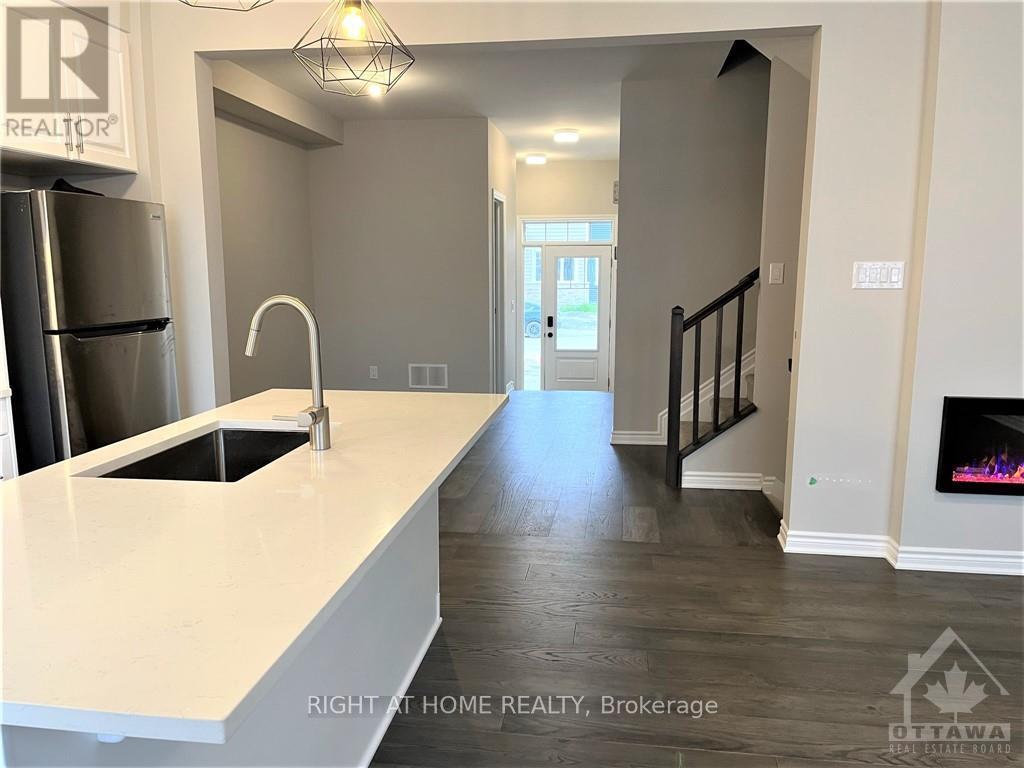 681 Allied Mews Property Photo 9