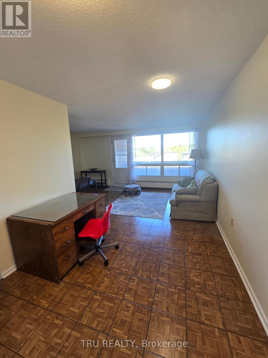 507 - 915 Elmsmere Road Property Photo 3