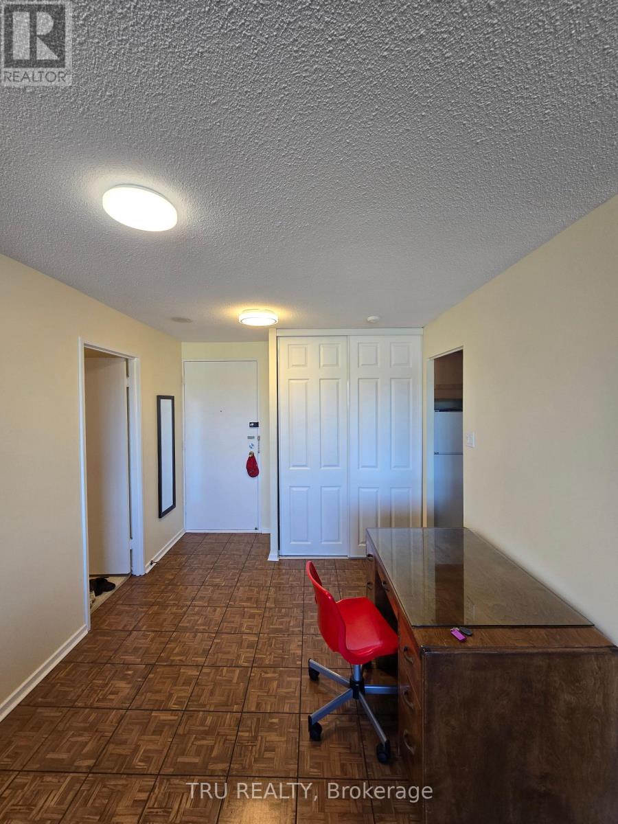 507 - 915 Elmsmere Road Property Photo 5